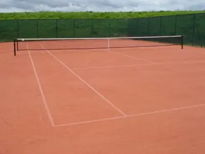 Looks and plays like a natural clay court