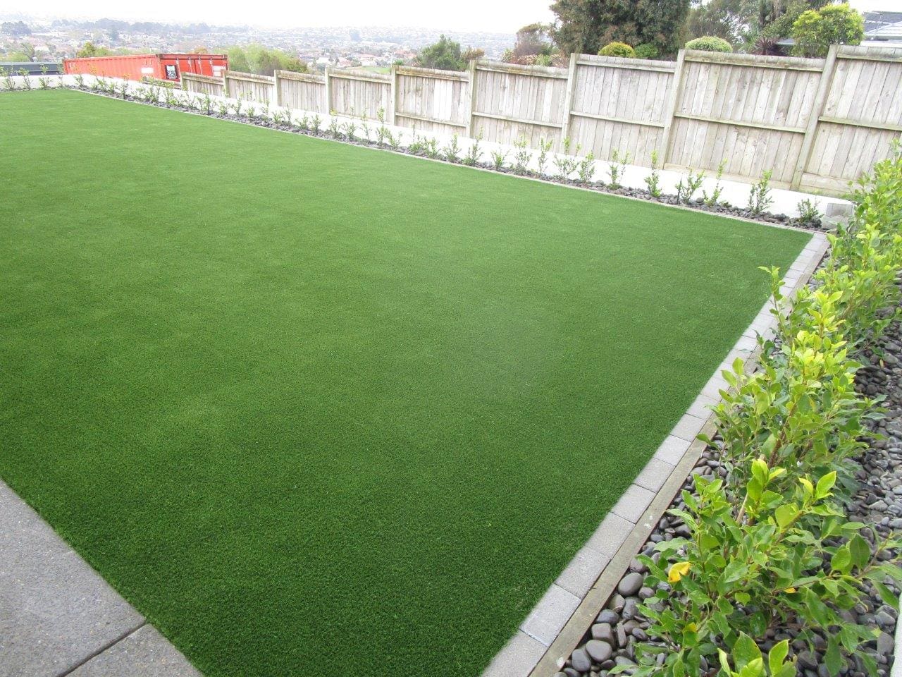 How to Choose the Right Artificial Grass for Your Home or Business 1 DSC08043