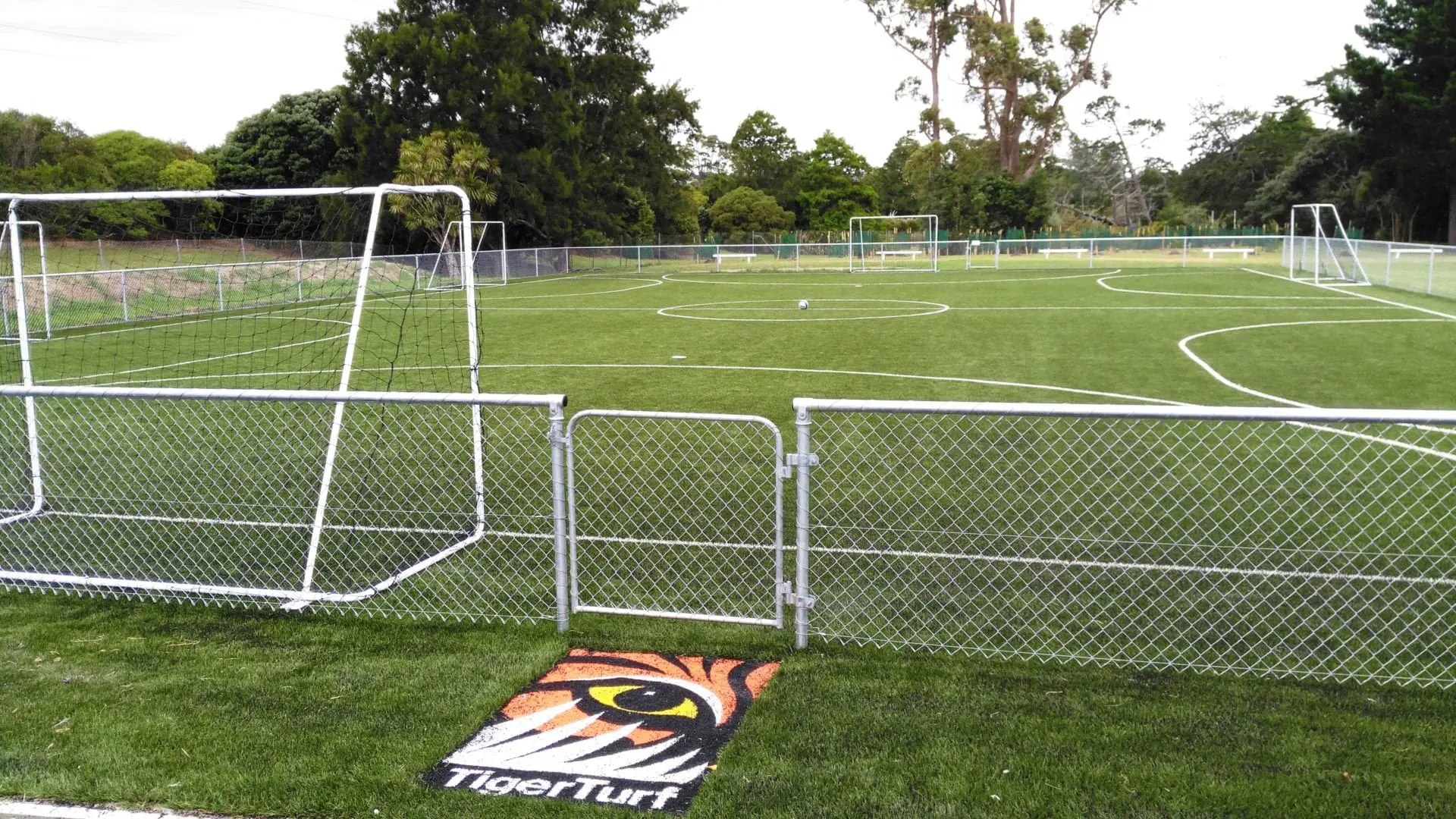 Tigerturf atomic 40 installed with a tencate sine® pad beneath the turf surface