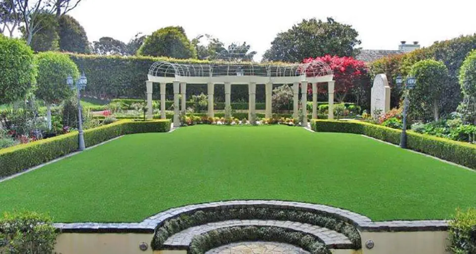 Soft, safe and attractive, a place where children and pets can play safely.