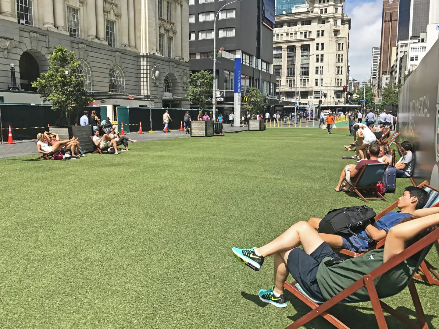outdoor-fake-lawn-in-lower-queen-street