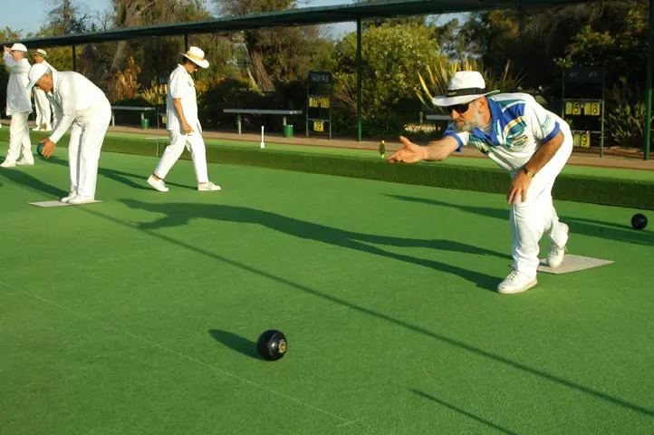 Artificial turf surface