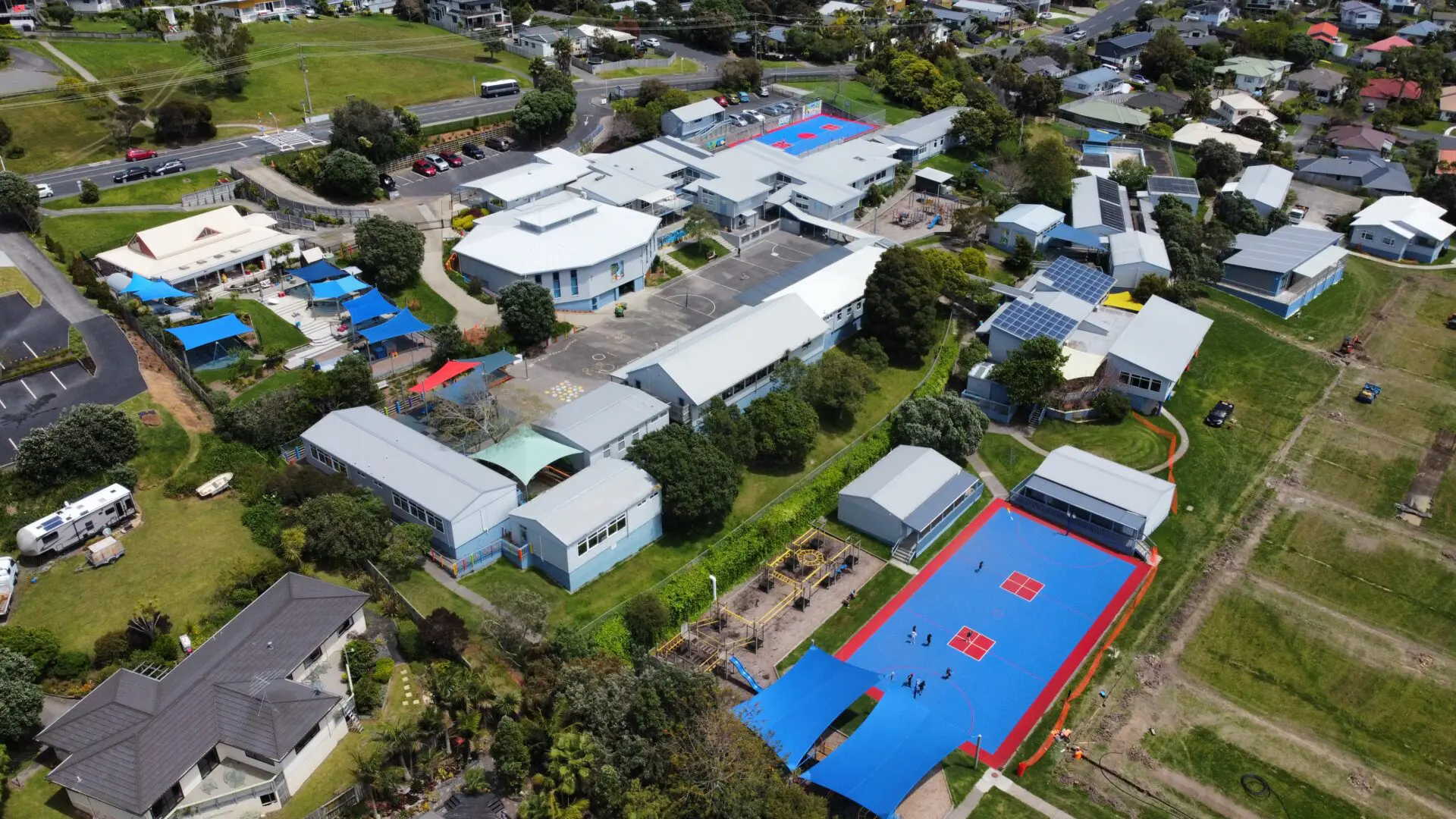 In rich, lasting colours, TigerTurf Trophy creates appealing, safe, all-weather playgrounds