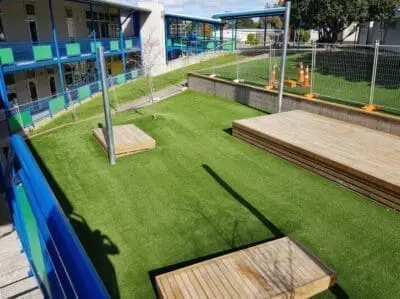 Turf greenthite school