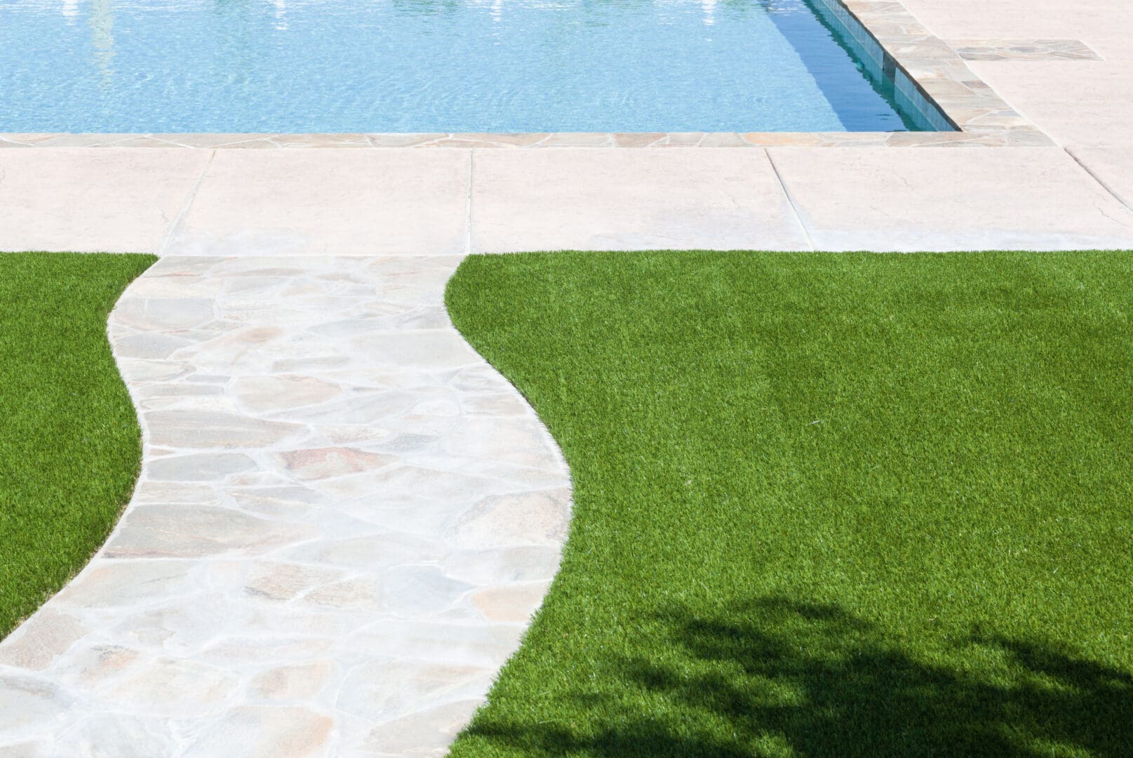 artificial-lawn-for-landscaping-installed-near-walkway-and-pool