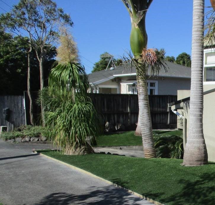 Creating a dramatic, low maintenance entry